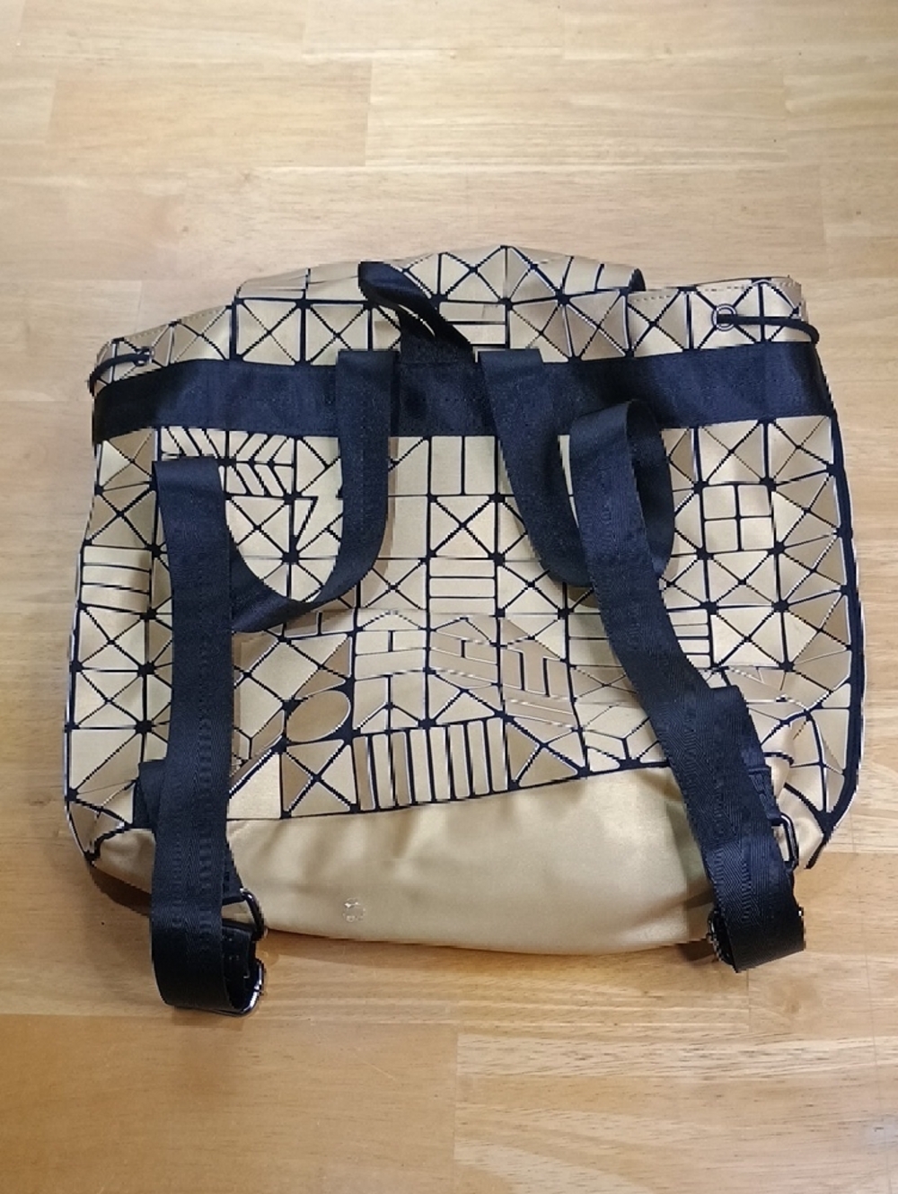 Geometric Pattern Metallic Gold Women’s Backpack With Drawstring - Picture 2 of 10